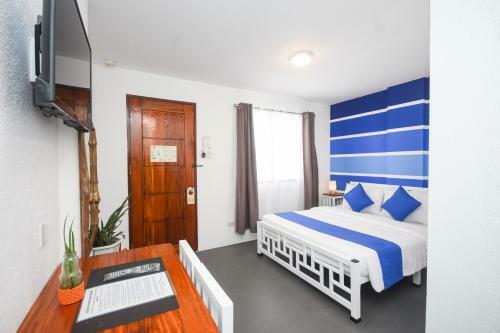 Hostal 8 Colors Beach House Resort