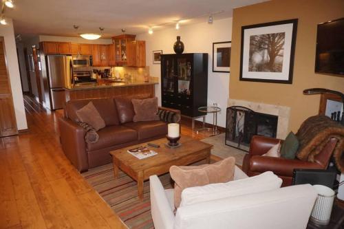 100 Dean St E #2b