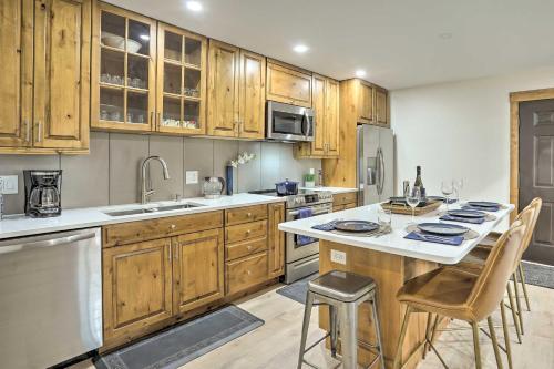 Apartamento Mountainside Retreat With Grill And Ski Shuttle Access