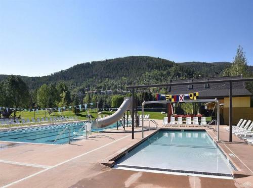 Stunning, Remodeled Ski Home In Perfect Location!