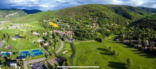 Stunning, Remodeled Ski Home In Perfect Location!