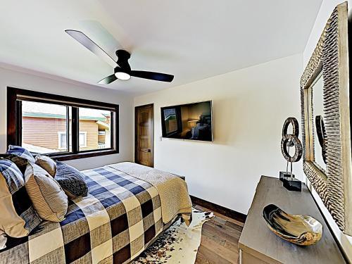 Apartamento New Listing! Modern Mountain Ski Condo With Balcony Condo