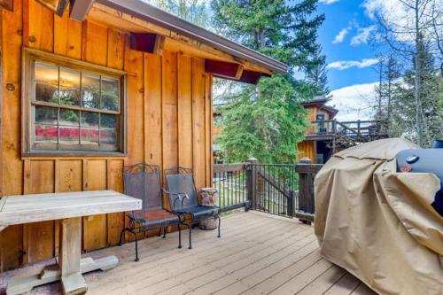Moose Hut Cabin Dog Friendly Shared Hot Tub