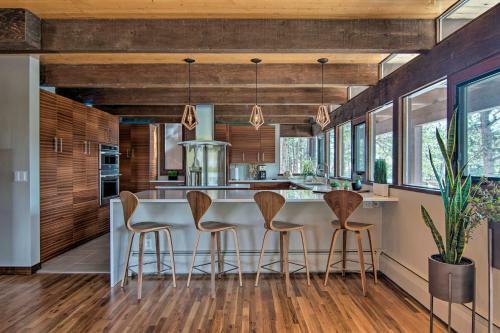 Chic Boulder Mountain Home With Hot Tub And Views