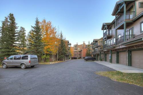 Twin Elk Lodge D16 Condo