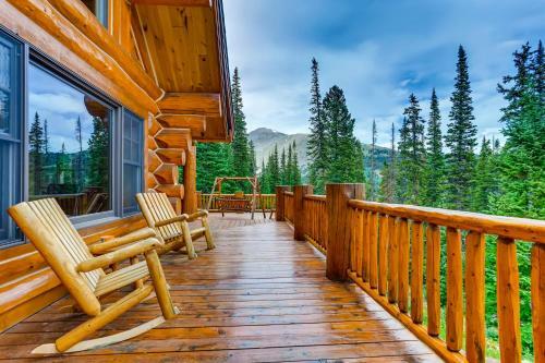New Listing! Idyllic Mountain-view Home Home