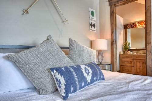 Stunning 5br Shock Hill Mansion- Steps To Gondola!