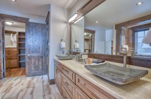 Stunning 5br Shock Hill Mansion- Steps To Gondola!