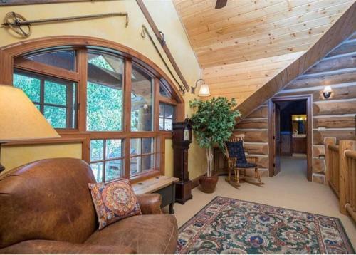 Ten Mile Estate Home