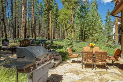 Lazy Fox Lodge In National Forest