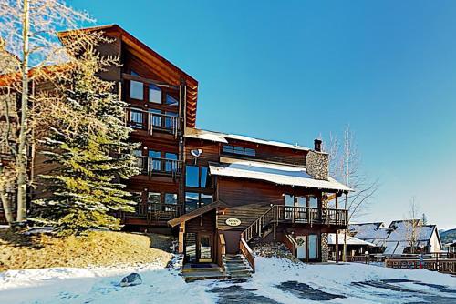 Apartamento New Listing! Ski-in Ski-out Corner Unit