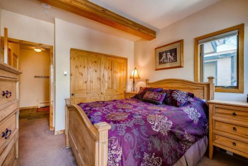 Twin Elk Lodge