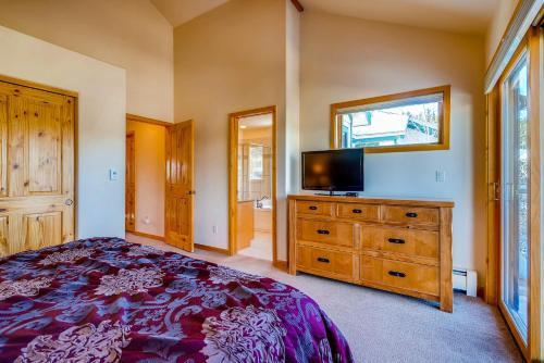 Twin Elk Lodge