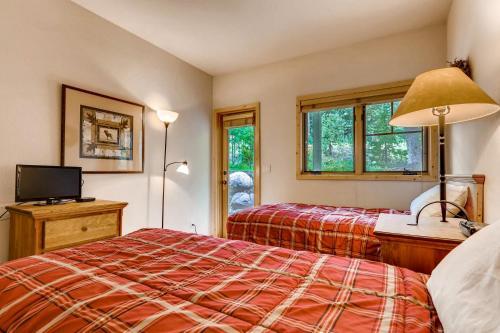 Twin Elk Lodge