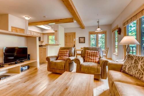 Twin Elk Lodge