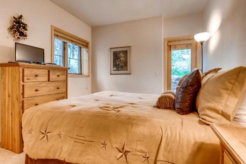 Twin Elk Lodge