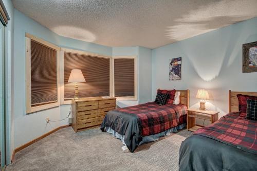Atrium 304