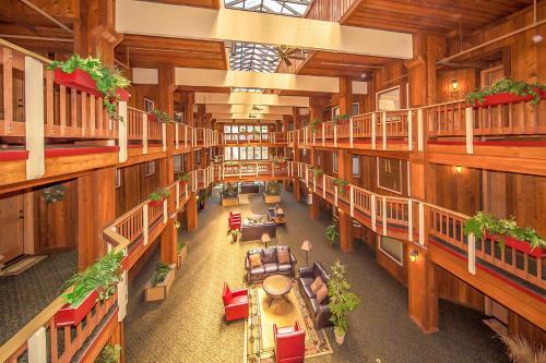 Atrium 304