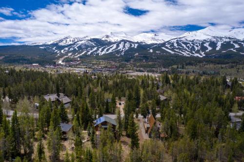 The Tree House Unique Breck Home Shared Hot Tub