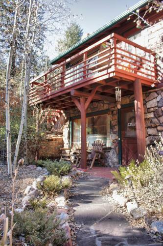 Villa Mountain Retreat Rancher In Cascade Co