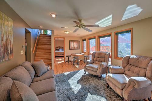 Private River Access, Mtn Views And A Spacious Home