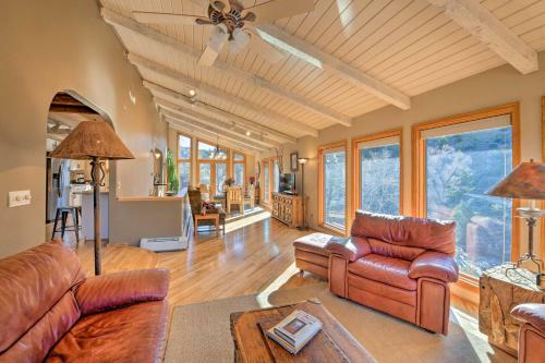 Private River Access, Mtn Views And A Spacious Home