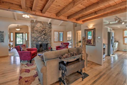 Private River Access, Mtn Views And A Spacious Home