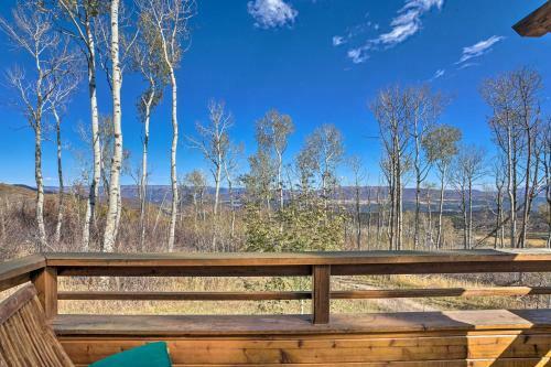 Modern Cabin With Balcony Views And Fireplace!