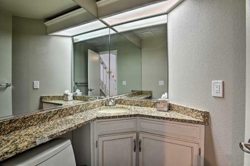 Spacious Centennial Townhome With Private Deck!