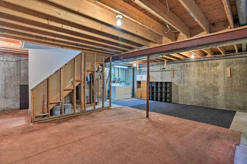 Spacious Centennial Townhome With Private Deck!