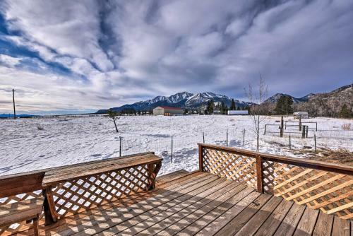 Creekside Retreat With Deck 3 Miles To Downtown!