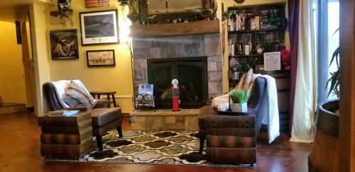 Bed & Breakfast Chateau Du Pikes Peak, A Tuscany Retreat