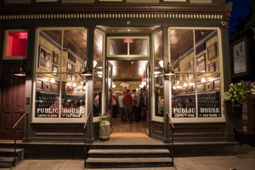 Hotel Eleven Experience Public House Lofts