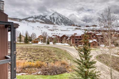 4 Mountain Peak Views