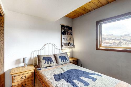 4 Mountain Peak Views