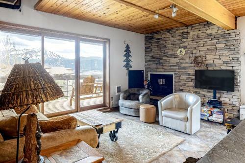 4 Mountain Peak Views