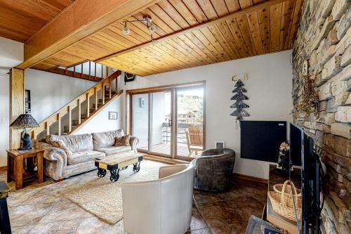4 Mountain Peak Views
