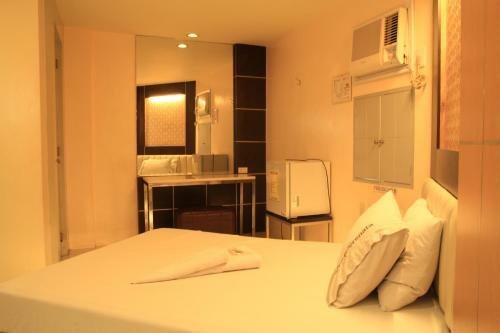 One Serenata Hotel Bacoor