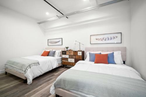 New Stunning Modern Loft In Rino! Walk Everywhere!