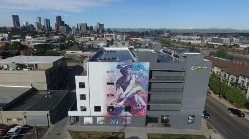 New Stunning Modern Loft In Rino! Walk Everywhere!