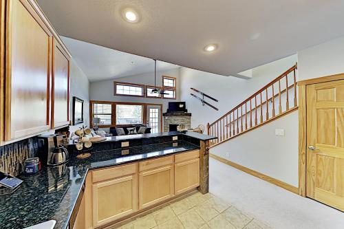 Apartamento Sunny Spacious Mountain Condo - Fireplace & Deck Condo