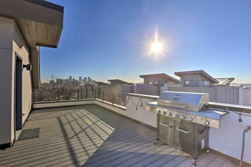 Townhome With Rooftop Deck Walk To Mile High!