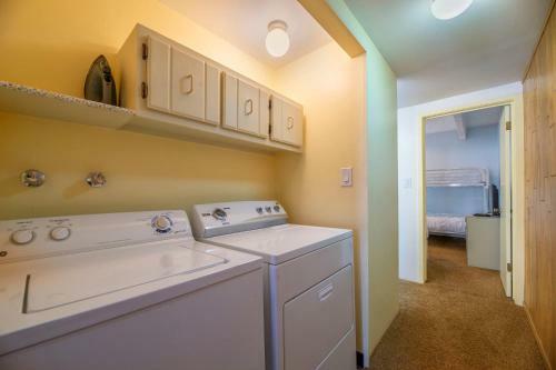 Stunning Lakefront Views - 2br Condo - Bbq And Fireplace!