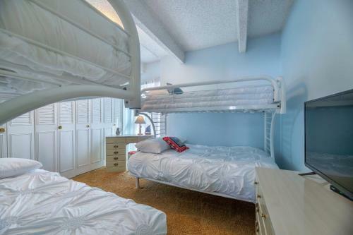 Stunning Lakefront Views - 2br Condo - Bbq And Fireplace!