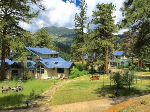 Bed & Breakfast Romantic Riversong Inn