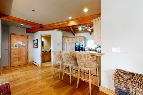 Luxury In Arrowhead