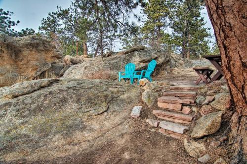 Charming Estes Park Cabin With 2 Patios And Fire Pit!