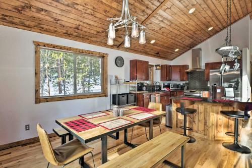 Stunning Luxury Mountain Getaway With Deck!