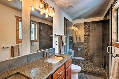 Stunning Luxury Mountain Getaway With Deck!