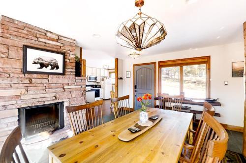 Longs Peak Lookout Cabin
